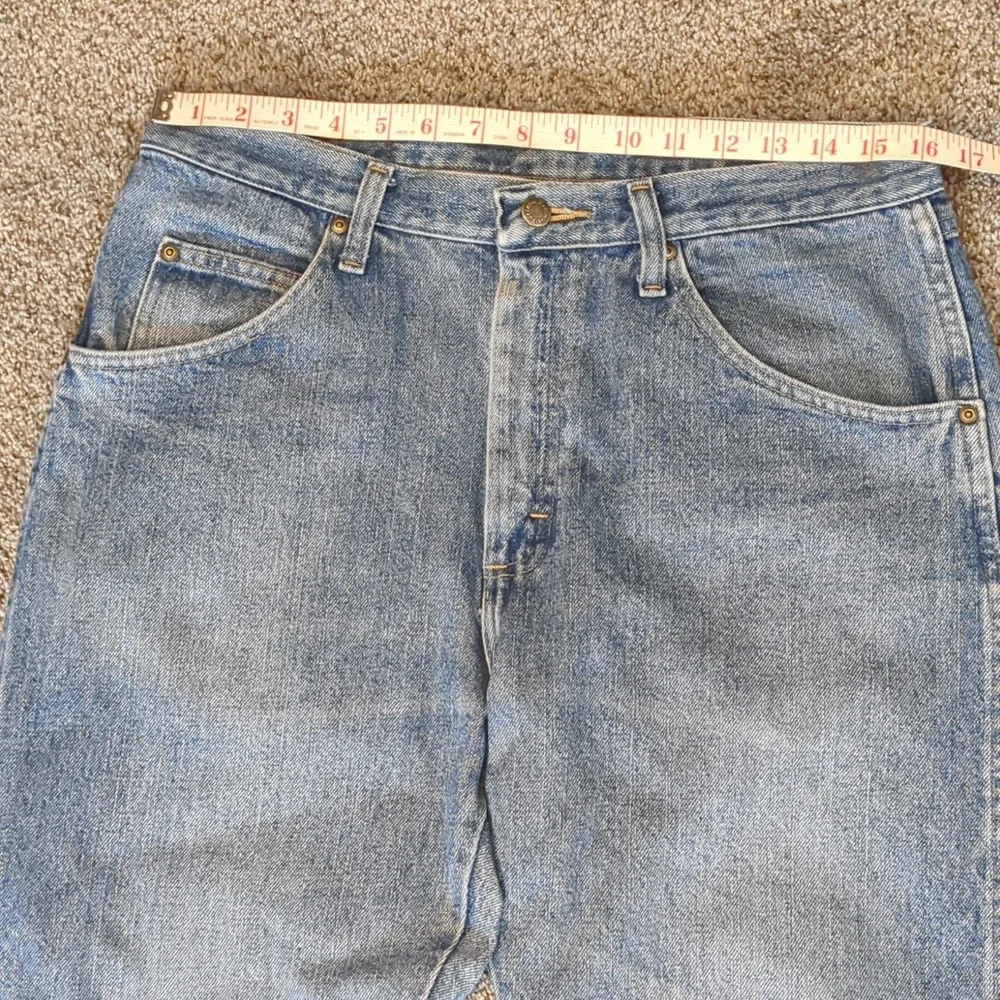 Men's Wrangler distressed regular fit blue jeans size 32X32 - Picture 2 of 12